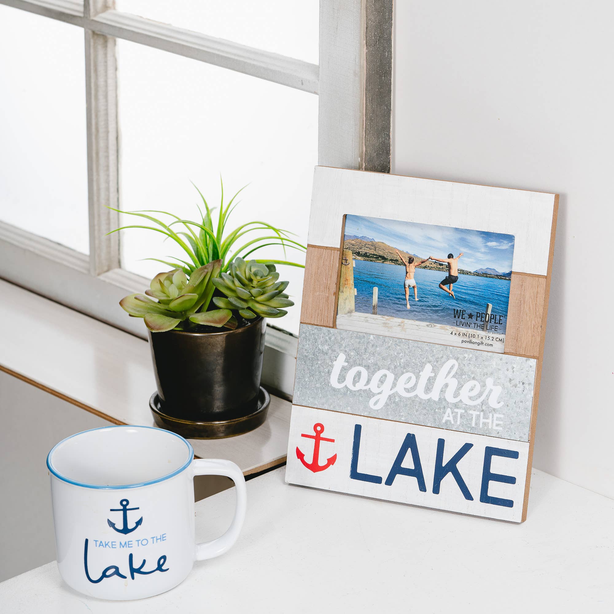 Lake - 7.75" x 10" Frame (Holds 4" x 6" Photo)