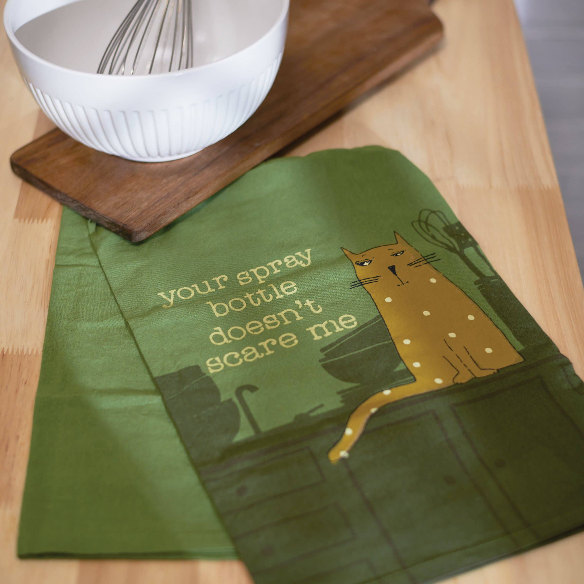 Your Spray Bottle Doesn't Scare Me Kitchen Towel